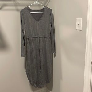 Gray long sleeve dress with pockets. Size L.